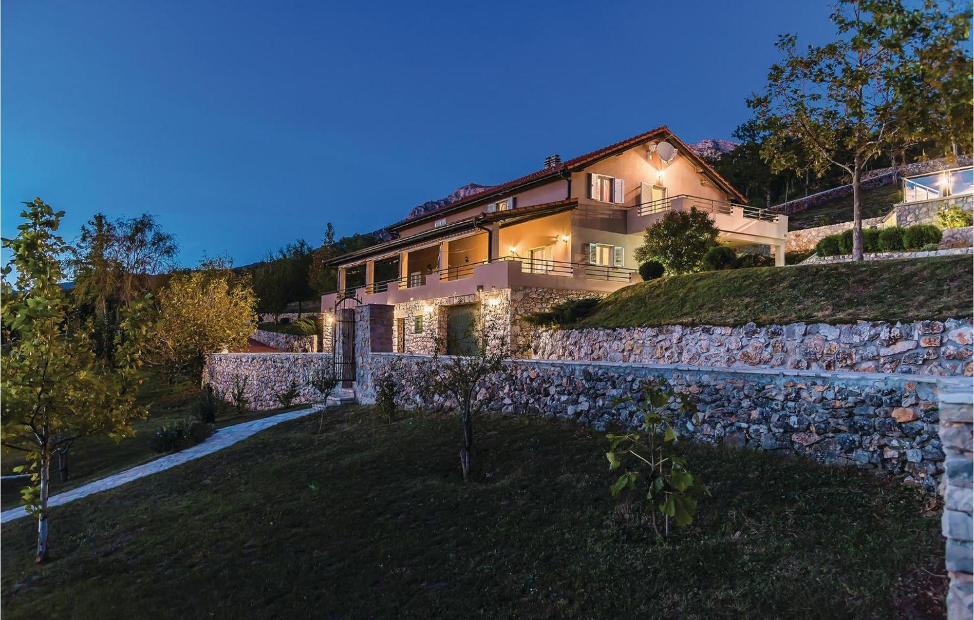 Gorgeous Home In Kijevo With Kitchen Bagian luar foto