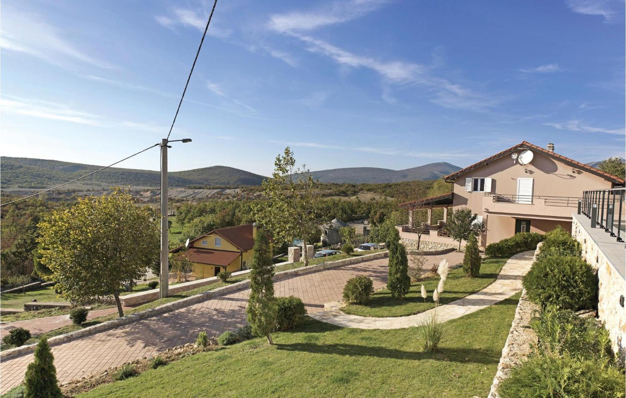 Gorgeous Home In Kijevo With Kitchen Bagian luar foto